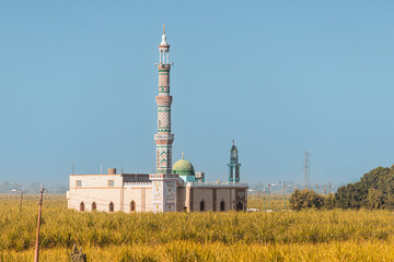 Obraz premium Islamic mosque with oriental patterns in Egyptian countryside. Religion and culture concept