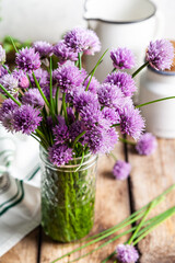 Schnitt-onion, chives flowers.