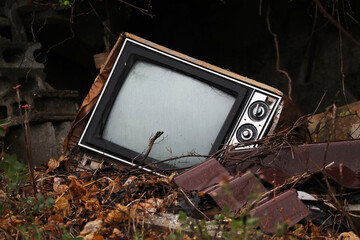 CRT TV that was abandoned carelessly - obrazy, fototapety, plakaty