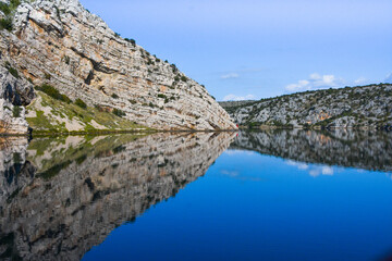 spiegelglatter Fluss