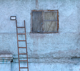 portable ladder to the blue wall