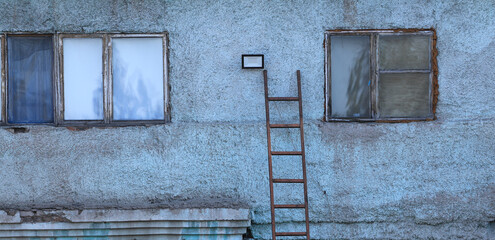 portable ladder to the blue wall