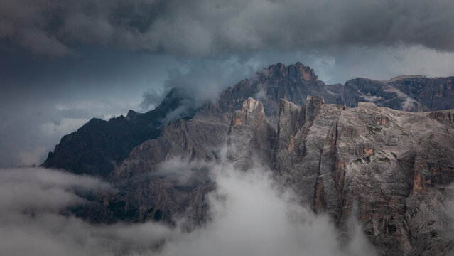 Mountain cliffs at Three Peaks and Paternkofel in the Dolomite Alps in South Tyrol during summer with clouds. © Bastian Linder