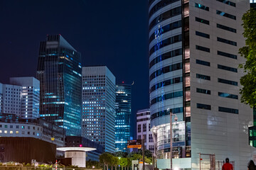 Obraz premium Crescent Moon on Top of Towers of La Defense Business District at Night