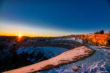 Lever de soleil au Creux du Van