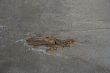 Gebäudeschäden an Backsteinwand