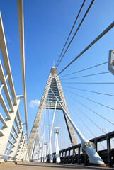 Obraz premium White suspension bridge