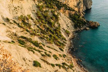 Fototapeta na wymiar Steilküste auf Ibiza in Spanien