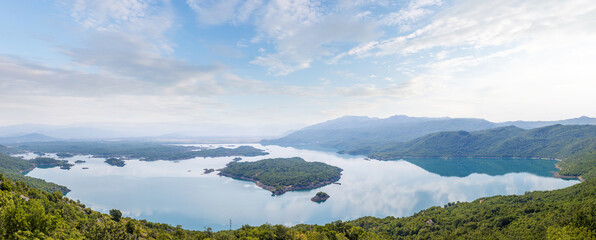 Fototapeta na wymiar Landscape view of beautiful Skadar lake in Montenegro