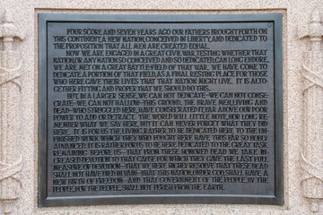 text of Lincoln's Gettysburg Address in the National cemetery at the Lincoln speech memorial - obrazy, fototapety, plakaty