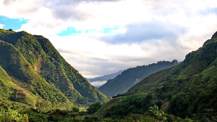 Obraz premium Lush green hills in the cloud forest in the Intag Valley, outside of Apuela, Ecuador