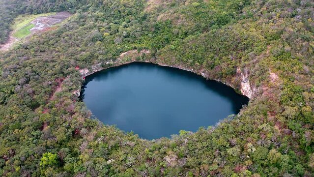 Cenotes De Candelaria, Nent&oacute;n, Huehuetenango, Guatemala, Centro Am&eacute;rica, Am&eacute;rica; paisajes a&eacute;reas, tomas con dron