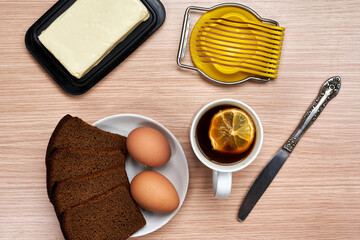 Making a breakfast sandwich, bread and butter and egg with egg cutting - 496235310