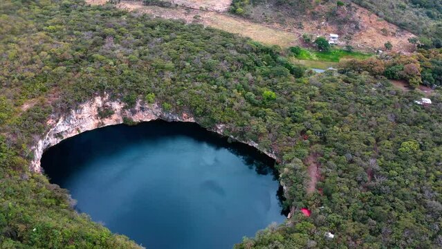 Naturaleza Verde De Guatemala, Cenotes De Candelaria, Nent&oacute;n, Huehuetenango, toma a&eacute;rea con dron