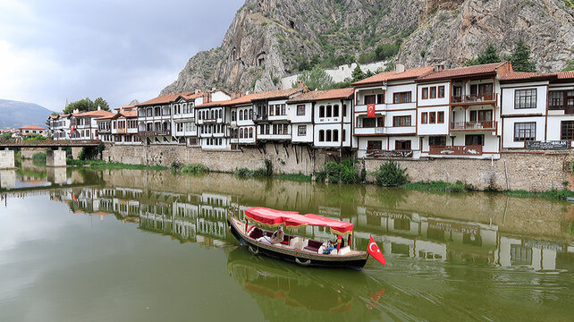 boat on the Yeşilırmak