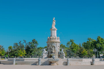 Fototapeta na wymiar fountain of the royal palace of aranjuez ,madrid, spain, europe