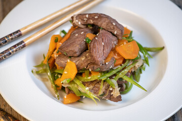 Recipe Sesame beef wok, minced summer vegetables, France