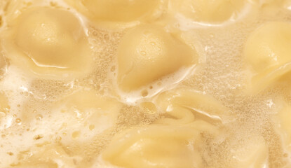 Dumplings made from dough and meat are boiled in boiled water.
