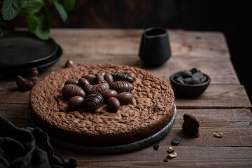 gâteau moelleux au chocolat et noisette fait maison décoration oeufs de pâques 
