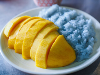 Traditional dessert in Thailand, Mango and sweet sticky rice 