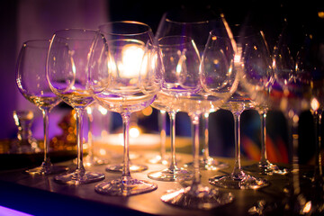 Weingläser auf einer Party