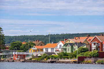 Obraz premium Houses on the lakeshore in Sweden