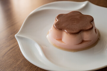 お洒落なストロベリープリン