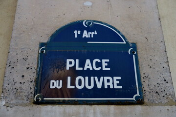 Place du Louvre. Plaque de nom de rue. Paris.