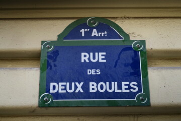 Rue des deux boules. Plaque de nom de rue. Paris.
