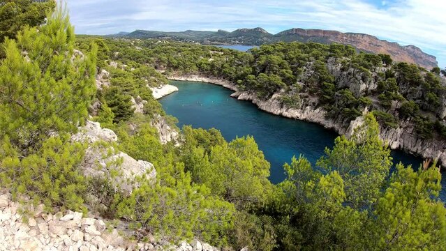 PAN SLOW The Calanques National Park is a French national park located on the Mediterranean coast in Bouches-du-Rh&ocirc;ne, Southern France. The beach of En-Vau and its high limestone cliffs near Cassis. 