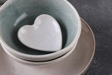 Dishes of various shapes on the table in the kitchen