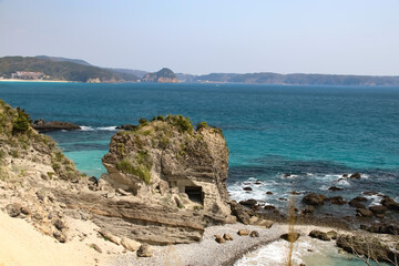 Fototapeta na wymiar 下田の海。奇岩と青い海。
