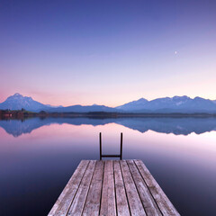 Fototapeta premium Sonnenaufgang am Bergsee