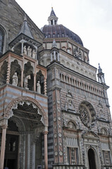 Fototapeta na wymiar Bergamo, Basilica di Santa Maria Maggiore - portale e Cappella Colleoni