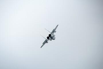 航空自衛隊 滑空する戦闘機