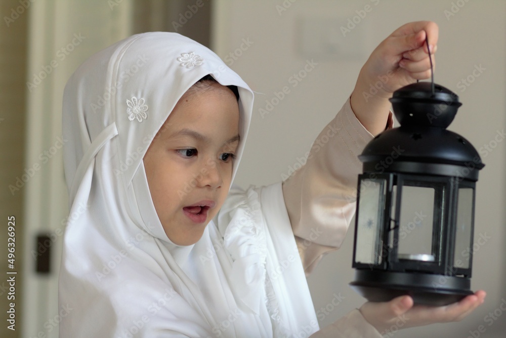 Wall mural muslim kid preparing lantern for ramadan holy month.asian muslim kid in traditional suit happy in ra