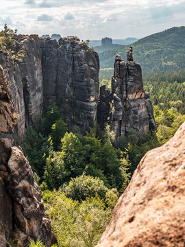 Haentzschelstiege in der S&auml;chsischen Schweiz - Aussicht Richtung Brosinnadel und Falkenstein