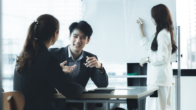 People are presenting in conference rooms, startup company marketing team meetings, brainstorming meetings, implementation planning, management by new generations. The idea opening a startup company.