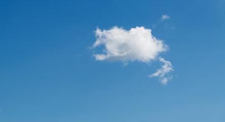 Fototapeta na wymiar Single white cloud on blue sky