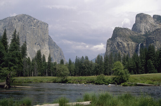Merced River, Yosemite National Park, California, USA