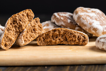 large number of gingerbread on the table