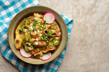 Meat in its juice is a stew with green sauce and steak. Mexican food