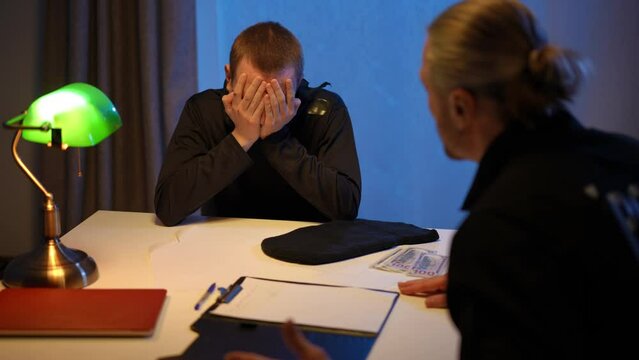Angry Police Officer Bilder – Durchsuchen 5,654 Archivfotos ...