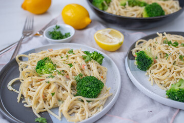 lemon spaghetti with green broccoli