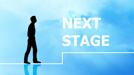 Obraz premium 歩く男性のシルエットとNEXT STAGEの文字_ワイド