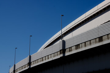 Fototapeta premium レインボーブリッジ側道と青空