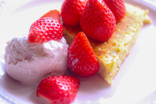 イチゴとケーキとアイスクリーム