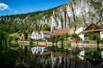 Naklejka premium Idyllic view of the village of Markt Essing in Bavaria, Germany in the Altmühltal on a sunny day in spring