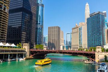 Sightseeing cruise at Chicago river
