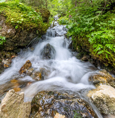 Fototapeta premium Wasserfall Am Gosausee
